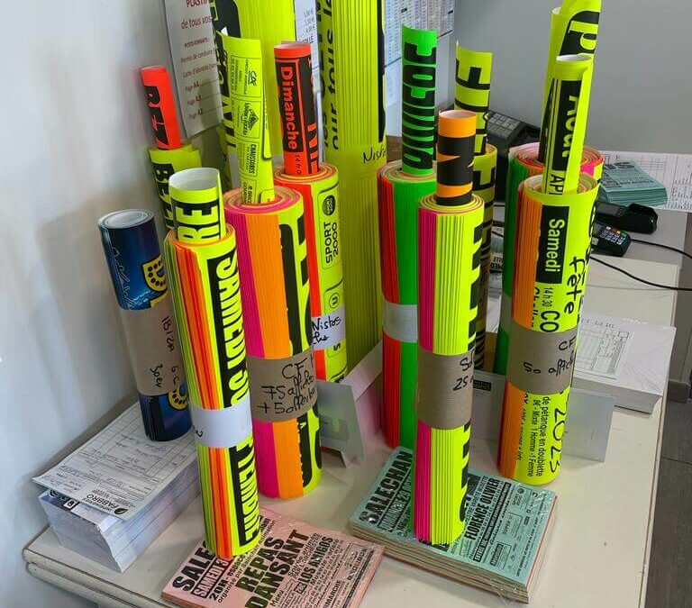Affiches fluo pour des fêtes locales