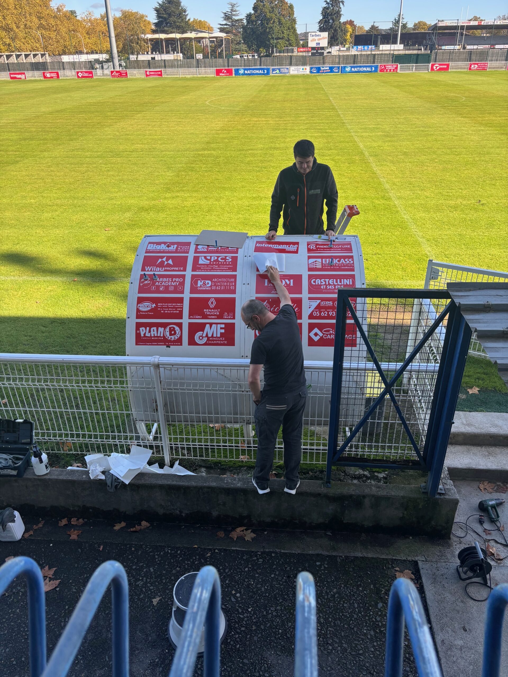 bancs de remplacants tpf Pose Vinyles pour le Tarbes Pyrénées Football (65)